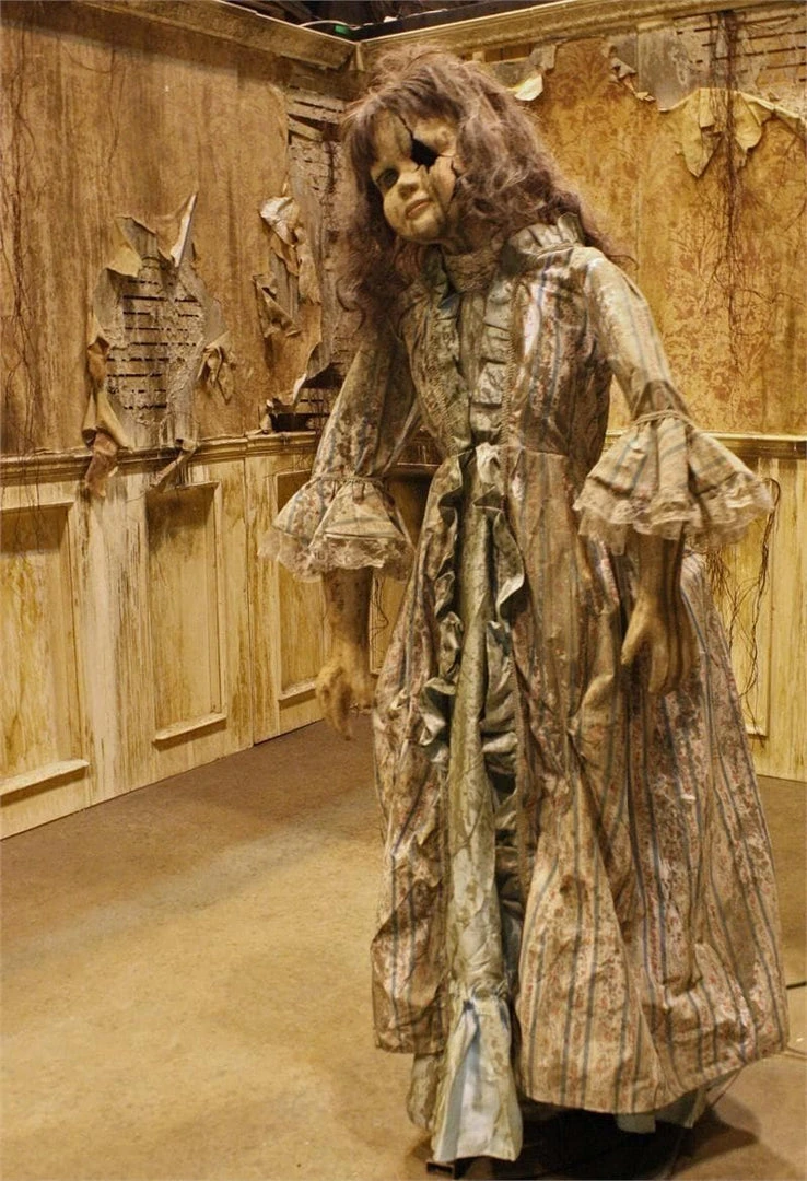 Nevermore Productions "Creepy Life Size Porcelain Doll" Electric Halloween Animatronic Animated Decorations 1 Nevermore Productions "Creepy Life Size Porcelain Doll" Electric Halloween Animatronic Animated Decorations