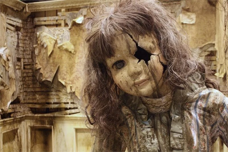 Nevermore Productions "Creepy Life Size Porcelain Doll" Electric Halloween Animatronic Animated Decorations 2 Nevermore Productions "Creepy Life Size Porcelain Doll" Electric Halloween Animatronic Animated Decorations